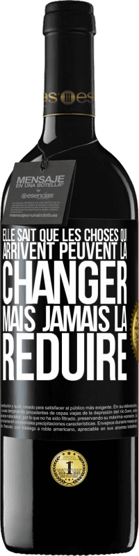 39,95 € | Vin rouge Édition RED MBE Réserve Elle sait que les choses qui arrivent peuvent la changer mais jamais la réduire Étiquette Noire. Étiquette personnalisable Réserve 12 Mois Récolte 2015 Tempranillo