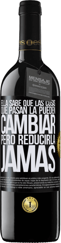 39,95 € | Vino Tinto Edición RED MBE Reserva Ella sabe que las cosas que pasan la pueden cambiar, pero reducirla, jamás Etiqueta Negra. Etiqueta personalizable Reserva 12 Meses Cosecha 2015 Tempranillo