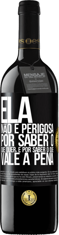 39,95 € | Vinho tinto Edição RED MBE Reserva Ela não é perigosa por saber o que quer, é por saber o que vale a pena Etiqueta Preta. Etiqueta personalizável Reserva 12 Meses Colheita 2015 Tempranillo