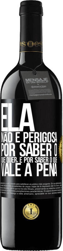 39,95 € | Vinho tinto Edição RED MBE Reserva Ela não é perigosa por saber o que quer, é por saber o que vale a pena Etiqueta Preta. Etiqueta personalizável Reserva 12 Meses Colheita 2016 Tempranillo
