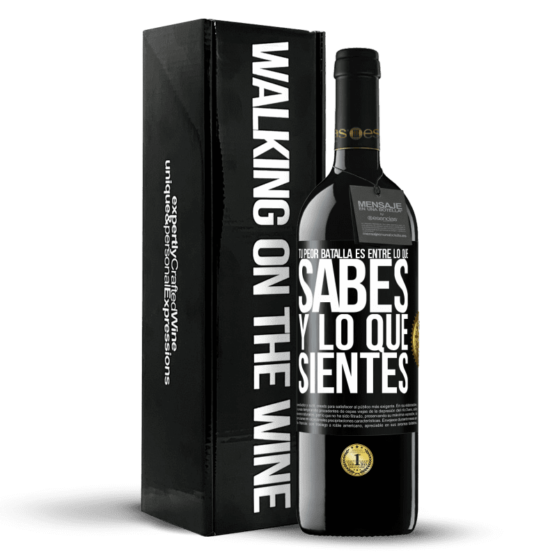 39,95 € Envío gratis | Vino Tinto Edición RED MBE Reserva Tu peor batalla es entre lo que sabes y lo que sientes Etiqueta Negra. Etiqueta personalizable Reserva 12 Meses Cosecha 2015 Tempranillo