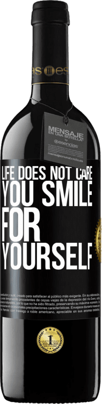 «Жизнь не волнует, ты улыбаешься для себя» Издание RED MBE Бронировать