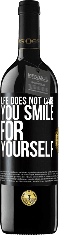 39,95 € Free Shipping | Red Wine RED Edition MBE Reserve Life does not care, you smile for yourself Black Label. Customizable label Reserve 12 Months Harvest 2015 Tempranillo