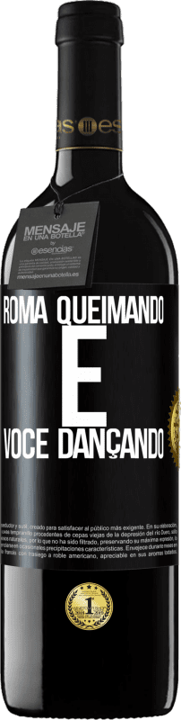 39,95 € | Vinho tinto Edição RED MBE Reserva Roma queimando e você dançando Etiqueta Preta. Etiqueta personalizável Reserva 12 Meses Colheita 2015 Tempranillo