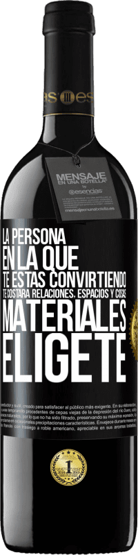 39,95 € | Vino Tinto Edición RED MBE Reserva La persona en la que te estás convirtiendo te costará relaciones, espacios y cosas materiales. Elígete Etiqueta Negra. Etiqueta personalizable Reserva 12 Meses Cosecha 2015 Tempranillo