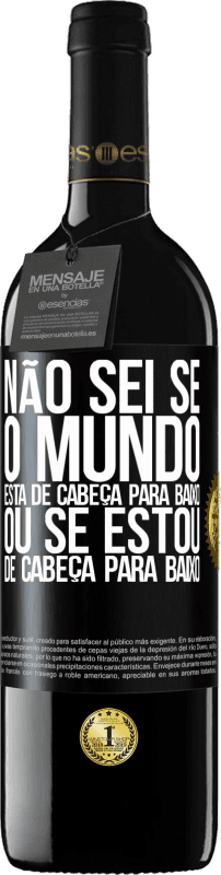 39,95 € | Vinho tinto Edição RED MBE Reserva Não sei se o mundo está de cabeça para baixo ou se estou de cabeça para baixo Etiqueta Preta. Etiqueta personalizável Reserva 12 Meses Colheita 2015 Tempranillo