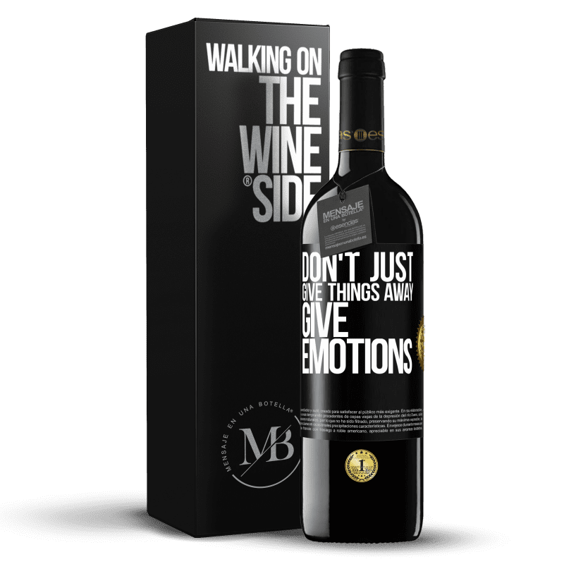 39,95 € Free Shipping | Red Wine RED Edition MBE Reserve Don't just give things away, give emotions Black Label. Customizable label Reserve 12 Months Harvest 2015 Tempranillo