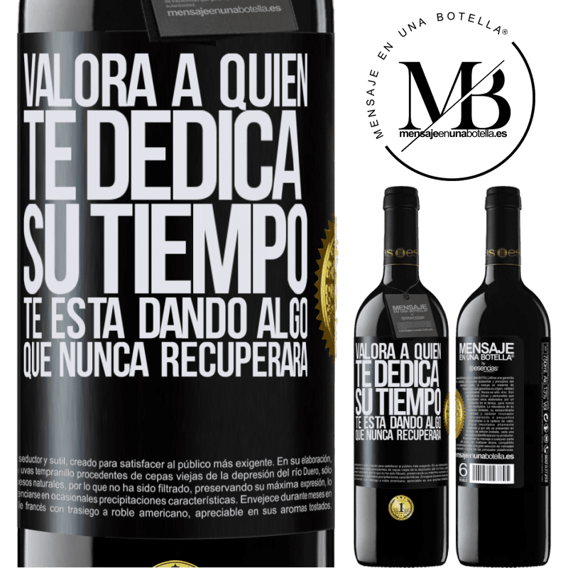 39,95 € Envío gratis | Vino Tinto Edición RED MBE Reserva Valora a quien te dedica su tiempo. Te está dando algo que nunca recuperará Etiqueta Negra. Etiqueta personalizable Reserva 12 Meses Cosecha 2014 Tempranillo