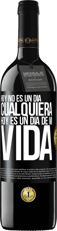 39,95 € Envío gratis | Vino Tinto Edición RED MBE Reserva Hoy no es un día cualquiera, hoy es un día de mi vida Etiqueta Negra. Etiqueta personalizable Reserva 12 Meses Cosecha 2016 Tempranillo