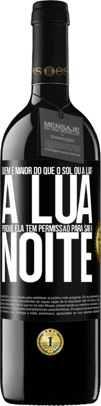 39,95 € | Vinho tinto Edição RED MBE Reserva Quem é maior do que o sol ou a lua? A lua, porque ela tem permissão para sair à noite Etiqueta Preta. Etiqueta personalizável Reserva 12 Meses Colheita 2014 Tempranillo