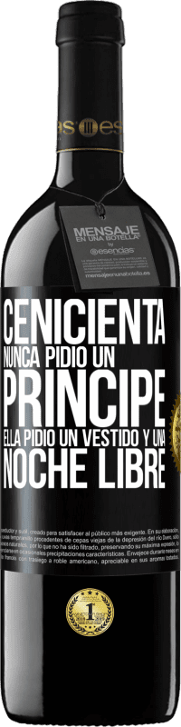 39,95 € Envío gratis | Vino Tinto Edición RED MBE Reserva Cenicienta nunca pidió un príncipe. Ella pidió un vestido y una noche libre Etiqueta Negra. Etiqueta personalizable Reserva 12 Meses Cosecha 2016 Tempranillo