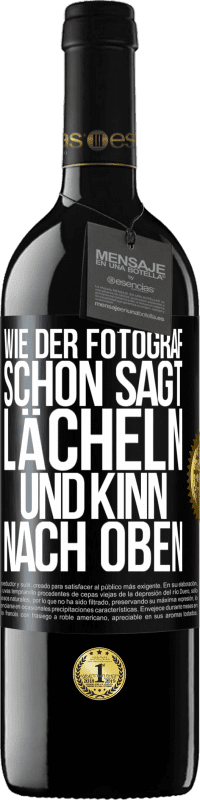 Kostenloser Versand | Rotwein RED Ausgabe MBE Reserve Wie der Fotograf schon sagt, lächeln und Kinn nach oben Schwarzes Etikett. Anpassbares Etikett Reserve 12 Monate Ernte 2014 Tempranillo