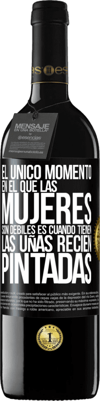 Envío gratis | Vino Tinto Edición RED MBE Reserva El único momento en el que las mujeres son débiles es cuando tienen las uñas recién pintadas Etiqueta Negra. Etiqueta personalizable Reserva 12 Meses Cosecha 2014 Tempranillo