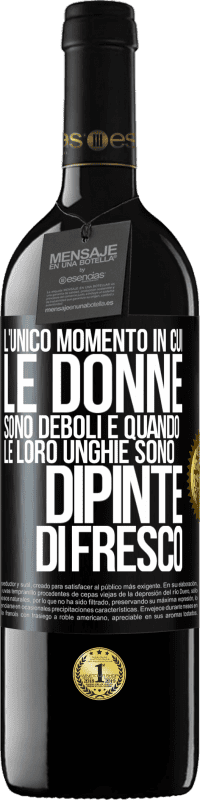 Spedizione Gratuita | Vino rosso Edizione RED MBE Riserva L'unico momento in cui le donne sono deboli è quando le loro unghie sono dipinte di fresco Etichetta Nera. Etichetta personalizzabile Riserva 12 Mesi Raccogliere 2014 Tempranillo