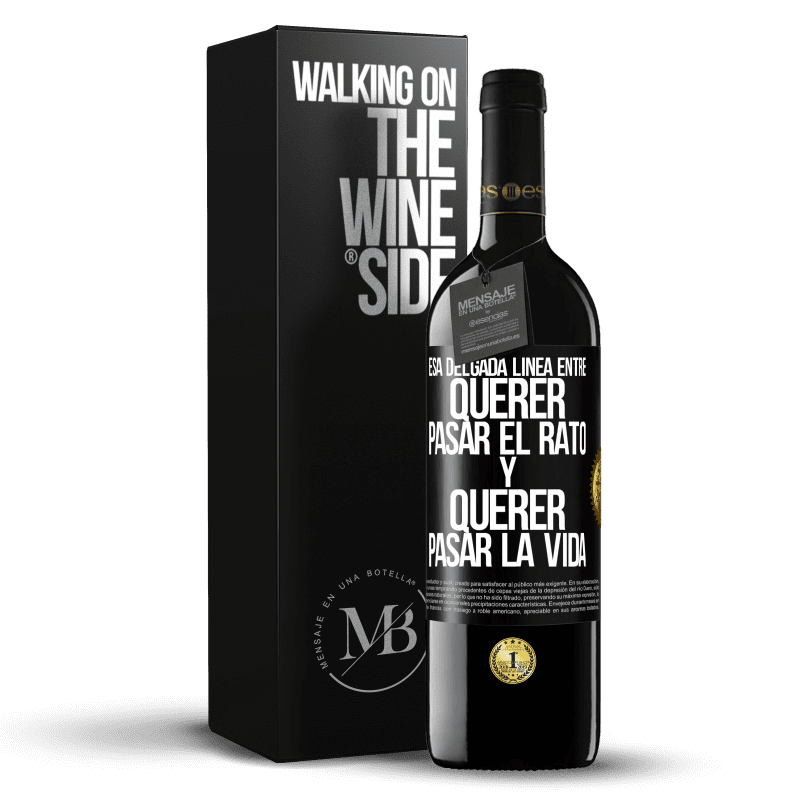 39,95 € Envío gratis | Vino Tinto Edición RED MBE Reserva Esa delgada línea entre querer pasar el rato y querer pasar la vida Etiqueta Negra. Etiqueta personalizable Reserva 12 Meses Cosecha 2014 Tempranillo