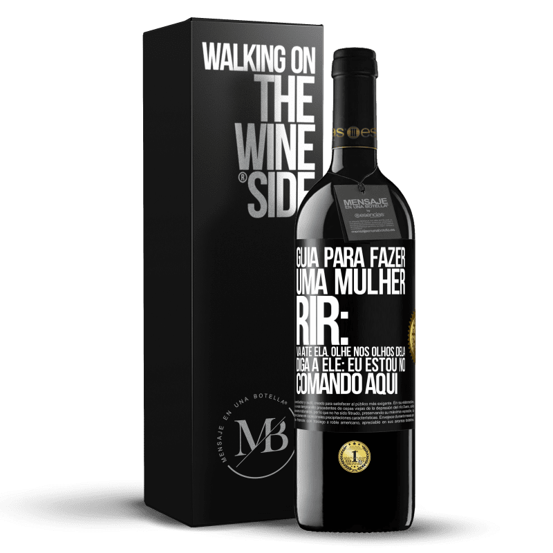 39,95 € Envio grátis | Vinho tinto Edição RED MBE Reserva Guia para fazer uma mulher rir: Vá até ela. Olhe nos olhos dela. Diga a ele: eu estou no comando aqui Etiqueta Preta. Etiqueta personalizável Reserva 12 Meses Colheita 2014 Tempranillo