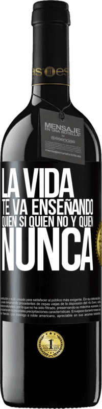 Envío gratis | Vino Tinto Edición RED MBE Reserva La vida te va enseñando quién sí, quién no y quién nunca Etiqueta Negra. Etiqueta personalizable Reserva 12 Meses Cosecha 2014 Tempranillo