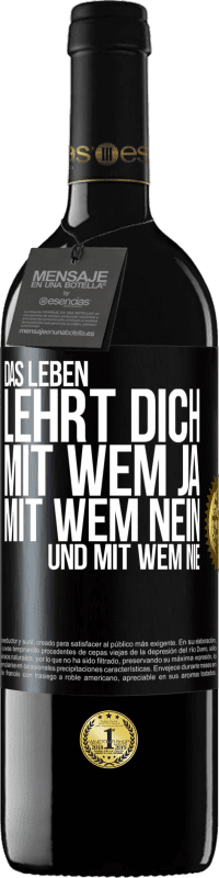 39,95 € Kostenloser Versand | Rotwein RED Ausgabe MBE Reserve Das Leben lehrt dich, mit wem ja, mit wem nein, und mit wem nie Schwarzes Etikett. Anpassbares Etikett Reserve 12 Monate Ernte 2016 Tempranillo