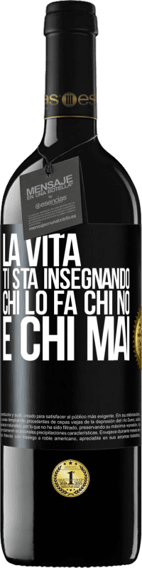 39,95 € | Vino rosso Edizione RED MBE Riserva La vita ti sta insegnando chi lo fa, chi no e chi mai Etichetta Nera. Etichetta personalizzabile Riserva 12 Mesi Raccogliere 2015 Tempranillo