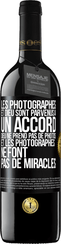 Envoi gratuit | Vin rouge Édition RED MBE Réserve Les photographes et Dieu sont parvenus à un accord. Dieu ne prend pas de photos et les photographes ne font pas de miracles Étiquette Noire. Étiquette personnalisable Réserve 12 Mois Récolte 2014 Tempranillo