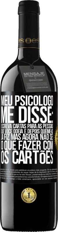 39,95 € Envio grátis | Vinho tinto Edição RED MBE Reserva Meu psicólogo me disse: escreva cartas para as pessoas que você odeia e depois queime-as. Já fiz, mas agora não sei o que Etiqueta Preta. Etiqueta personalizável Reserva 12 Meses Colheita 2015 Tempranillo