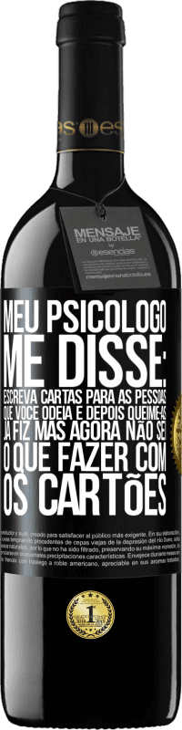 39,95 € Envio grátis | Vinho tinto Edição RED MBE Reserva Meu psicólogo me disse: escreva cartas para as pessoas que você odeia e depois queime-as. Já fiz, mas agora não sei o que Etiqueta Preta. Etiqueta personalizável Reserva 12 Meses Colheita 2016 Tempranillo