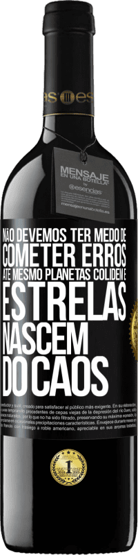39,95 € Envio grátis | Vinho tinto Edição RED MBE Reserva Não devemos ter medo de cometer erros, até mesmo planetas colidem e estrelas nascem do caos Etiqueta Preta. Etiqueta personalizável Reserva 12 Meses Colheita 2016 Tempranillo