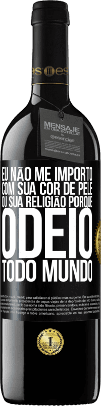 39,95 € | Vinho tinto Edição RED MBE Reserva Eu não me importo com sua cor de pele ou sua religião porque odeio todo mundo Etiqueta Preta. Etiqueta personalizável Reserva 12 Meses Colheita 2014 Tempranillo