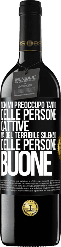 39,95 € | Vino rosso Edizione RED MBE Riserva Non mi preoccupo tanto delle persone cattive, ma del terribile silenzio delle persone buone Etichetta Nera. Etichetta personalizzabile Riserva 12 Mesi Raccogliere 2014 Tempranillo