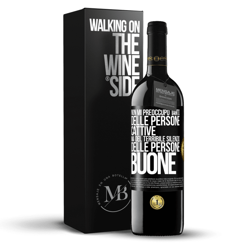 39,95 € Spedizione Gratuita | Vino rosso Edizione RED MBE Riserva Non mi preoccupo tanto delle persone cattive, ma del terribile silenzio delle persone buone Etichetta Nera. Etichetta personalizzabile Riserva 12 Mesi Raccogliere 2014 Tempranillo