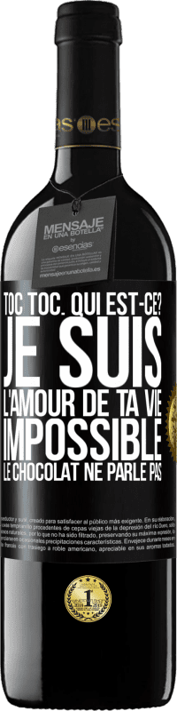 39,95 € | Vin rouge Édition RED MBE Réserve Toc Toc. Qui est-ce? Je suis l'amour de ta vie. Impossible, le chocolat ne parle pas Étiquette Noire. Étiquette personnalisable Réserve 12 Mois Récolte 2015 Tempranillo