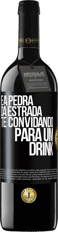 39,95 € Envio grátis | Vinho tinto Edição RED MBE Reserva E a pedra da estrada te convidando para um drink Etiqueta Preta. Etiqueta personalizável Reserva 12 Meses Colheita 2014 Tempranillo