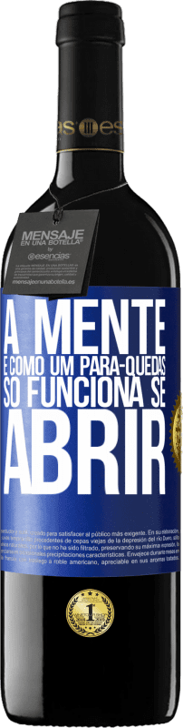 39,95 € | Vinho tinto Edição RED MBE Reserva A mente é como um pára-quedas. Só funciona se abrir Etiqueta Azul. Etiqueta personalizável Reserva 12 Meses Colheita 2015 Tempranillo