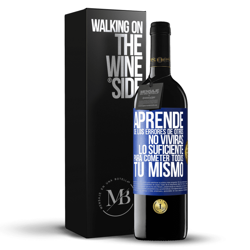 39,95 € Envío gratis | Vino Tinto Edición RED MBE Reserva Aprende de los errores de otros, no vivirás lo suficiente para cometer todos tú mismo Etiqueta Azul. Etiqueta personalizable Reserva 12 Meses Cosecha 2015 Tempranillo