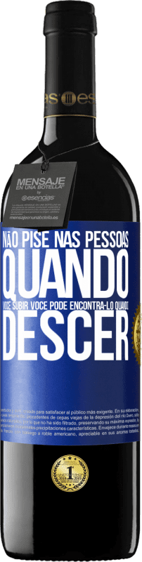 39,95 € Envio grátis | Vinho tinto Edição RED MBE Reserva Não pise nas pessoas quando você subir, você pode encontrá-lo quando descer Etiqueta Azul. Etiqueta personalizável Reserva 12 Meses Colheita 2015 Tempranillo