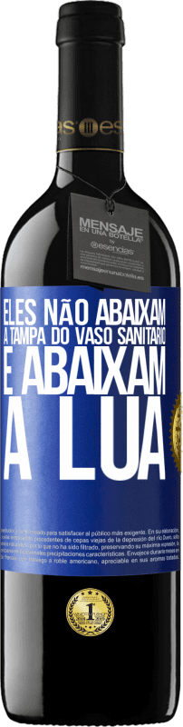 39,95 € | Vinho tinto Edição RED MBE Reserva Eles não abaixam a tampa do vaso sanitário e abaixam a lua Etiqueta Azul. Etiqueta personalizável Reserva 12 Meses Colheita 2016 Tempranillo