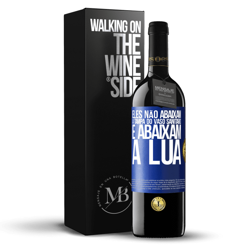 39,95 € Envio grátis | Vinho tinto Edição RED MBE Reserva Eles não abaixam a tampa do vaso sanitário e abaixam a lua Etiqueta Azul. Etiqueta personalizável Reserva 12 Meses Colheita 2015 Tempranillo
