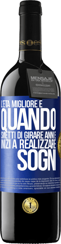 39,95 € | Vino rosso Edizione RED MBE Riserva L'età migliore è quando smetti di girare anni e inizi a realizzare sogni Etichetta Blu. Etichetta personalizzabile Riserva 12 Mesi Raccogliere 2015 Tempranillo