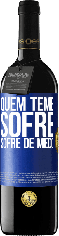 39,95 € | Vinho tinto Edição RED MBE Reserva Quem teme sofre, sofre de medo Etiqueta Azul. Etiqueta personalizável Reserva 12 Meses Colheita 2015 Tempranillo