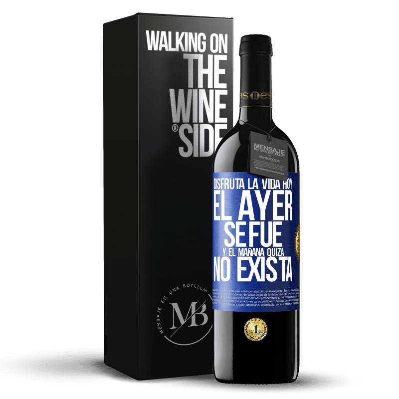 39,95 € Envío gratis | Vino Tinto Edición RED MBE Reserva Disfruta la vida hoy el ayer se fue y el mañana quizá no exista Etiqueta Azul. Etiqueta personalizable Reserva 12 Meses Cosecha 2015 Tempranillo