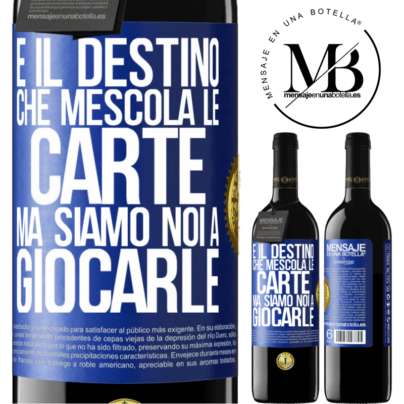 39,95 € Spedizione Gratuita  Vino rosso Edizione RED MBE Riserva È il  destino che mescola le carte, ma siamo noi a giocarle Etichetta Gialla.  Etichetta personalizzabile Riserva 12 Mesi Raccogliere 2014 Tempranillo