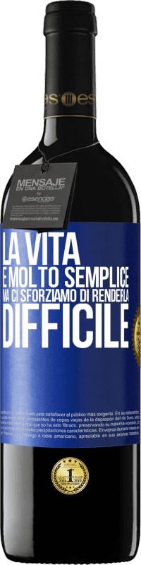 39,95 € Spedizione Gratuita | Vino rosso Edizione RED MBE Riserva La vita è molto semplice, ma ci sforziamo di renderla difficile Etichetta Blu. Etichetta personalizzabile Riserva 12 Mesi Raccogliere 2014 Tempranillo