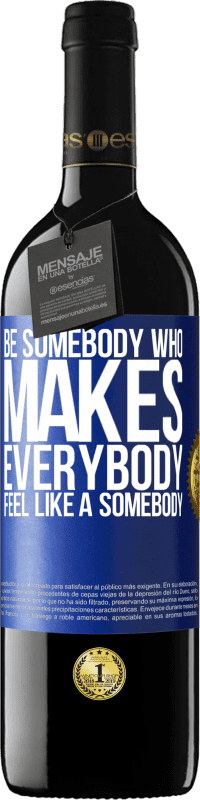 39,95 € Envío gratis | Vino Tinto Edición RED MBE Reserva Be somebody who makes everybody feel like a somebody Etiqueta Azul. Etiqueta personalizable Reserva 12 Meses Cosecha 2015 Tempranillo