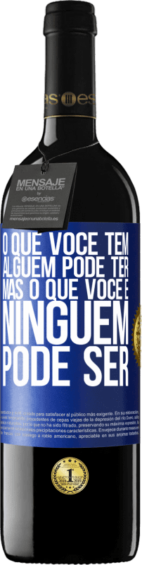 39,95 € | Vinho tinto Edição RED MBE Reserva O que você tem alguém pode ter, mas o que você é ninguém pode ser Etiqueta Azul. Etiqueta personalizável Reserva 12 Meses Colheita 2016 Tempranillo