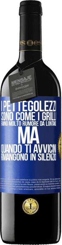 39,95 € Spedizione Gratuita | Vino rosso Edizione RED MBE Riserva I pettegolezzi sono come i grilli, fanno molto rumore da lontano, ma quando ti avvicini rimangono in silenzio Etichetta Blu. Etichetta personalizzabile Riserva 12 Mesi Raccogliere 2016 Tempranillo