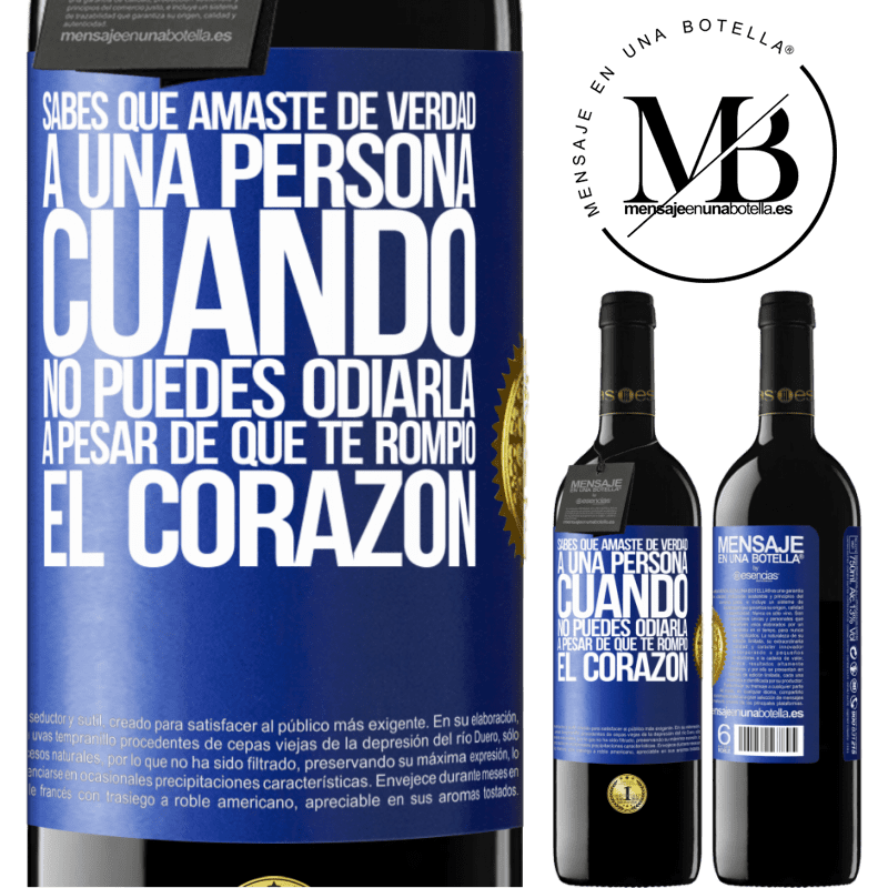 39,95 € Envío gratis | Vino Tinto Edición RED MBE Reserva Sabes que amaste de verdad a una persona cuando no puedes odiarla a pesar de que te rompió el corazón Etiqueta Azul. Etiqueta personalizable Reserva 12 Meses Cosecha 2015 Tempranillo
