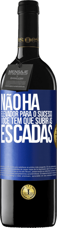 39,95 € | Vinho tinto Edição RED MBE Reserva Não há elevador para o sucesso. Você tem que subir as escadas Etiqueta Azul. Etiqueta personalizável Reserva 12 Meses Colheita 2015 Tempranillo