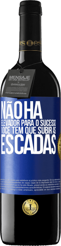 39,95 € | Vinho tinto Edição RED MBE Reserva Não há elevador para o sucesso. Você tem que subir as escadas Etiqueta Azul. Etiqueta personalizável Reserva 12 Meses Colheita 2016 Tempranillo