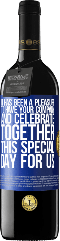 39,95 € | 红酒 RED版 MBE 预订 很高兴有您的公司与我们一起庆祝这一特殊的日子 蓝色标签. 可自定义的标签 预订 12 个月 收成 2014 Tempranillo