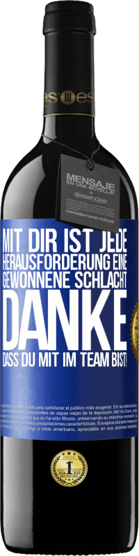 39,95 € | Rotwein RED Ausgabe MBE Reserve Mit dir ist jede Herausforderung eine gewonnene Schlacht. Danke, dass du mit im Team bist! Blaue Markierung. Anpassbares Etikett Reserve 12 Monate Ernte 2015 Tempranillo